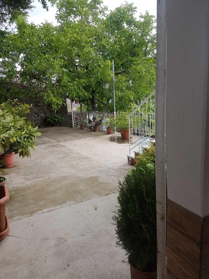 Riva Guest House Gjirokastër Exterior foto