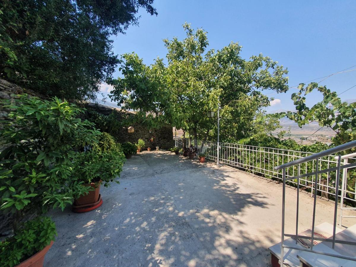 Riva Guest House Gjirokastër Exterior foto