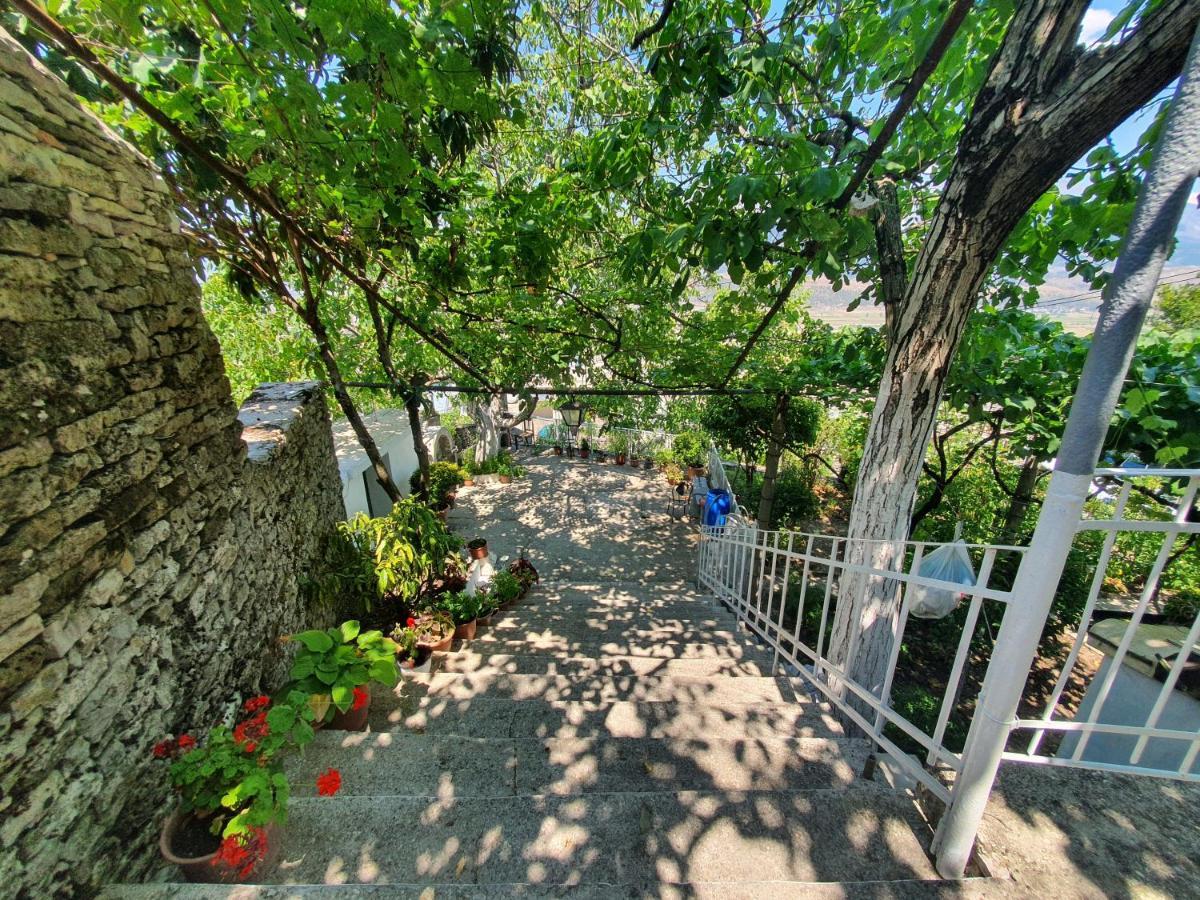 Riva Guest House Gjirokastër Exterior foto